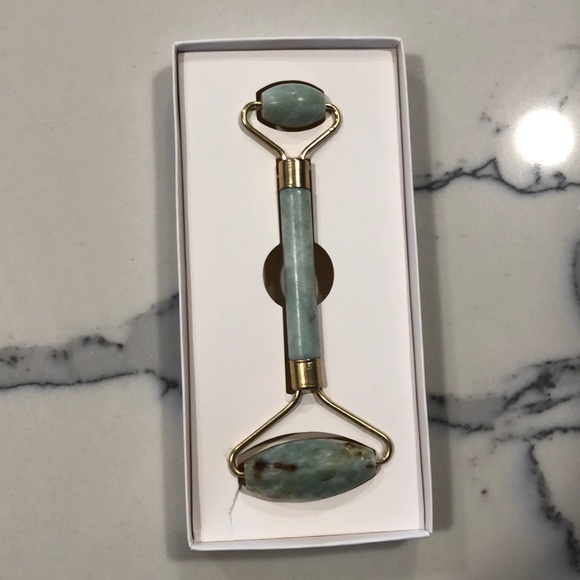 Jade Roller - Picture 1 of 5